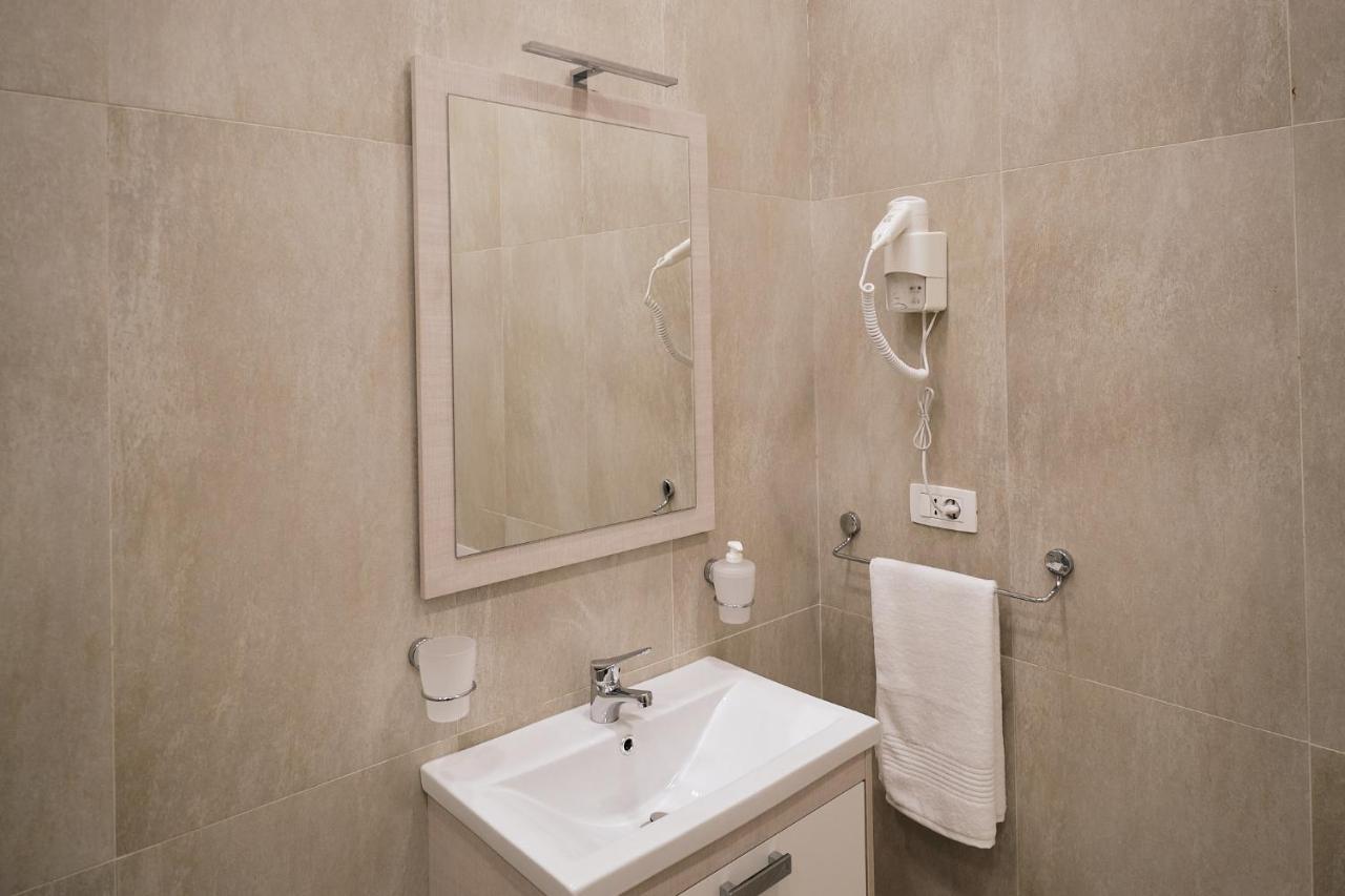 In Center Hotel 티라나 외부 사진