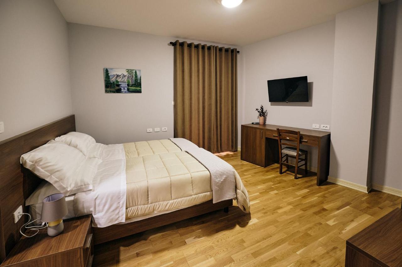 In Center Hotel 티라나 외부 사진